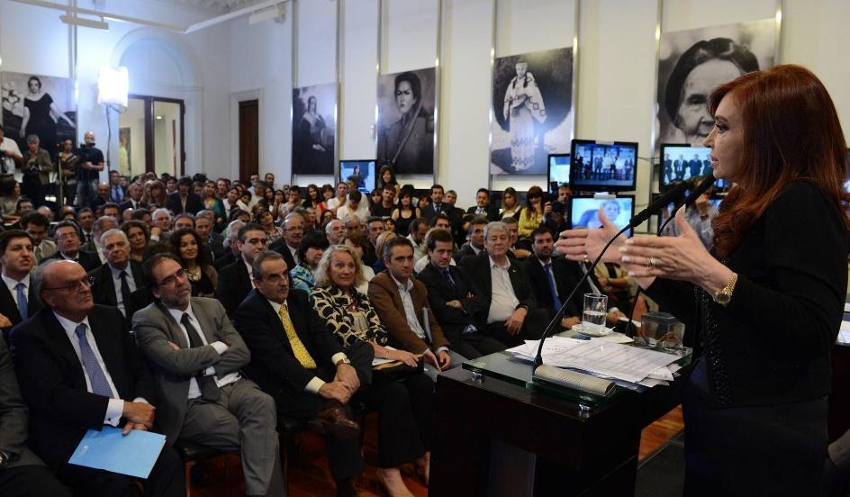 D:\EDUARDO\Documents\A - MIS DOCUMENTOS\16.- CLACSO Tramas y Redes\Macri y Bara&ntilde;ao\Presentaci&oacute;n del Plan Argentina Innovadora 2020 RECORTADA.jpg
