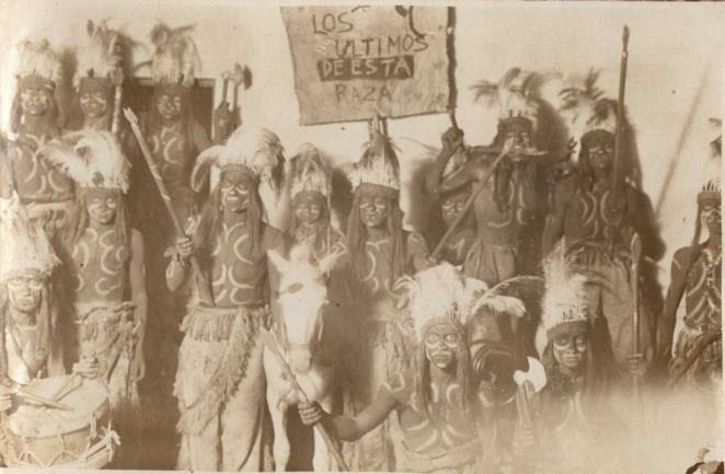 C:\Users\STD\Documents\Documents\Carnaval (materiales para libro)\Comparsa Los ultimos de esta raza corso de Villa Mitre c1920 cortesia de Marcelo D&iacute;az.jpg